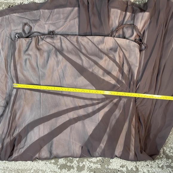 Unique grey dress with gorgeous skirt and design. Fits size 14 - Picture 13 of 17